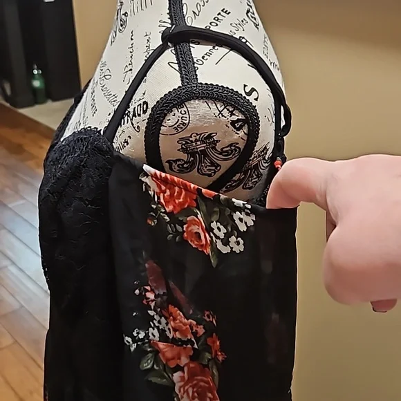 COLD SHOULDER DRESS - Picture 4 of 6